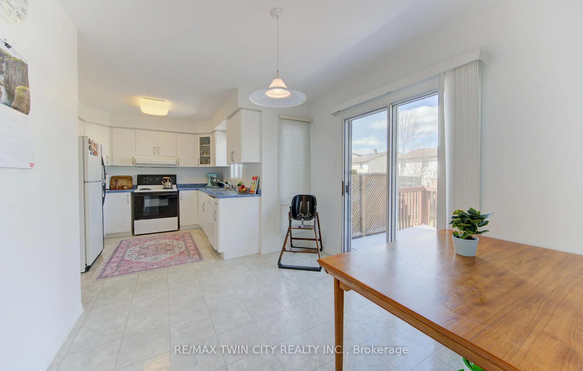 Photo 10 of 498 Thorndale Drive, Waterloo — HOMEH