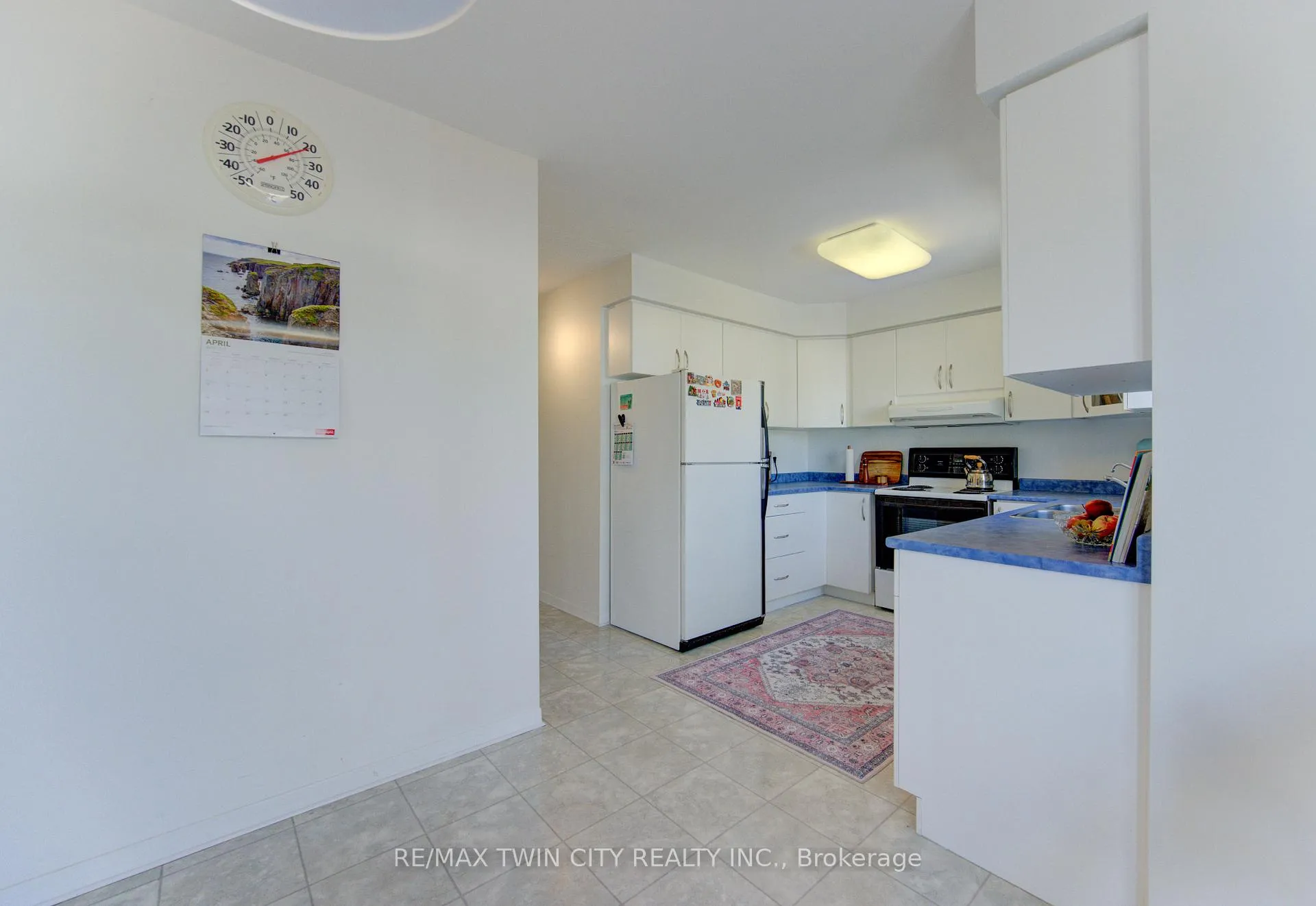 Photo 11 of 498 Thorndale Drive, Waterloo — HOMEH