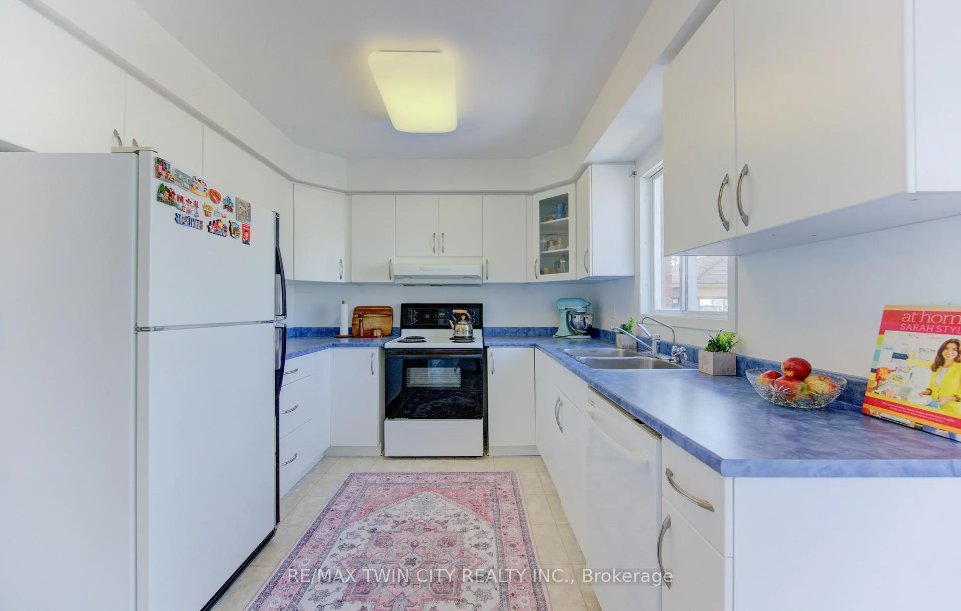 Photo 12 of 498 Thorndale Drive, Waterloo — HOMEH
