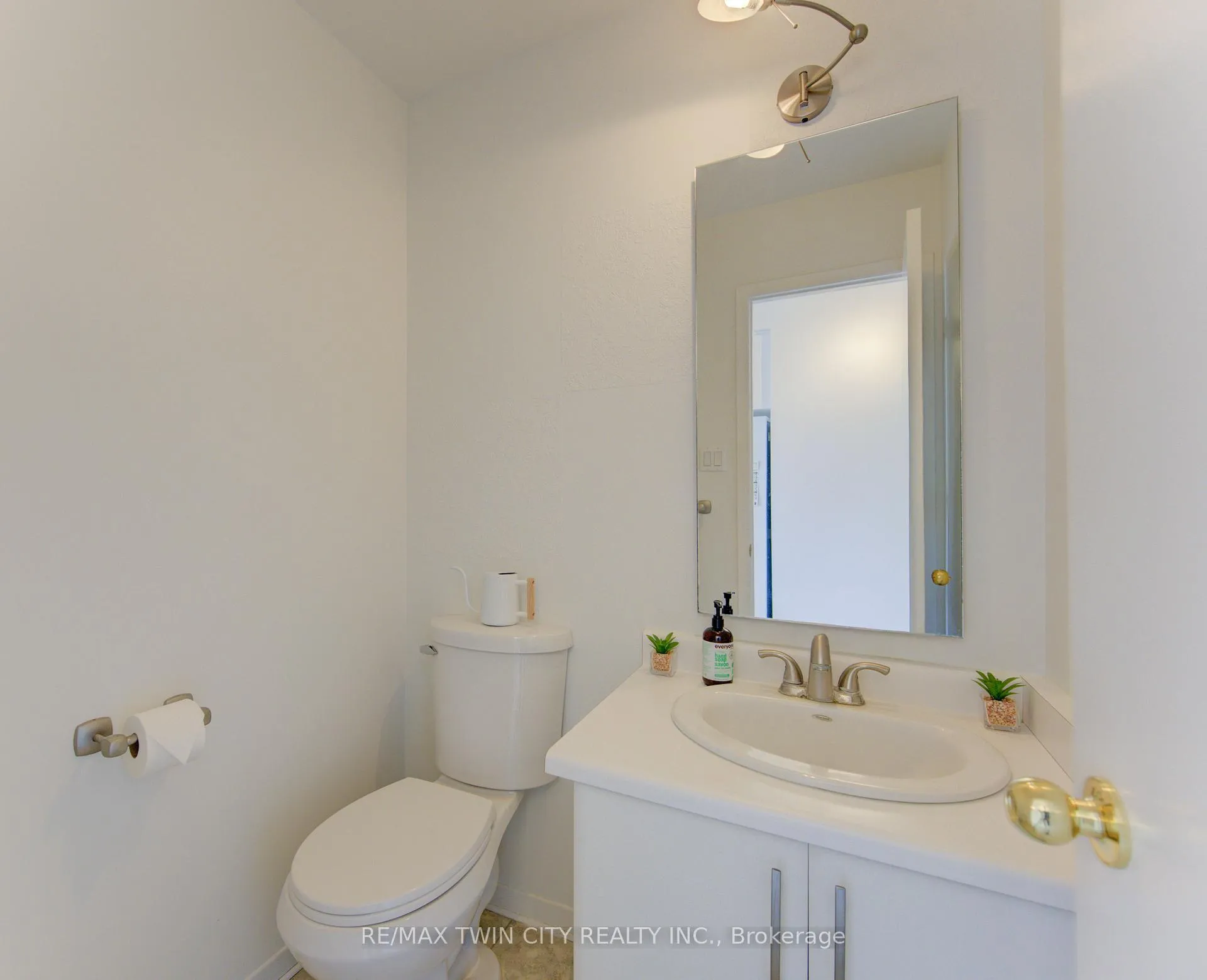 Photo 16 of 498 Thorndale Drive, Waterloo — HOMEH