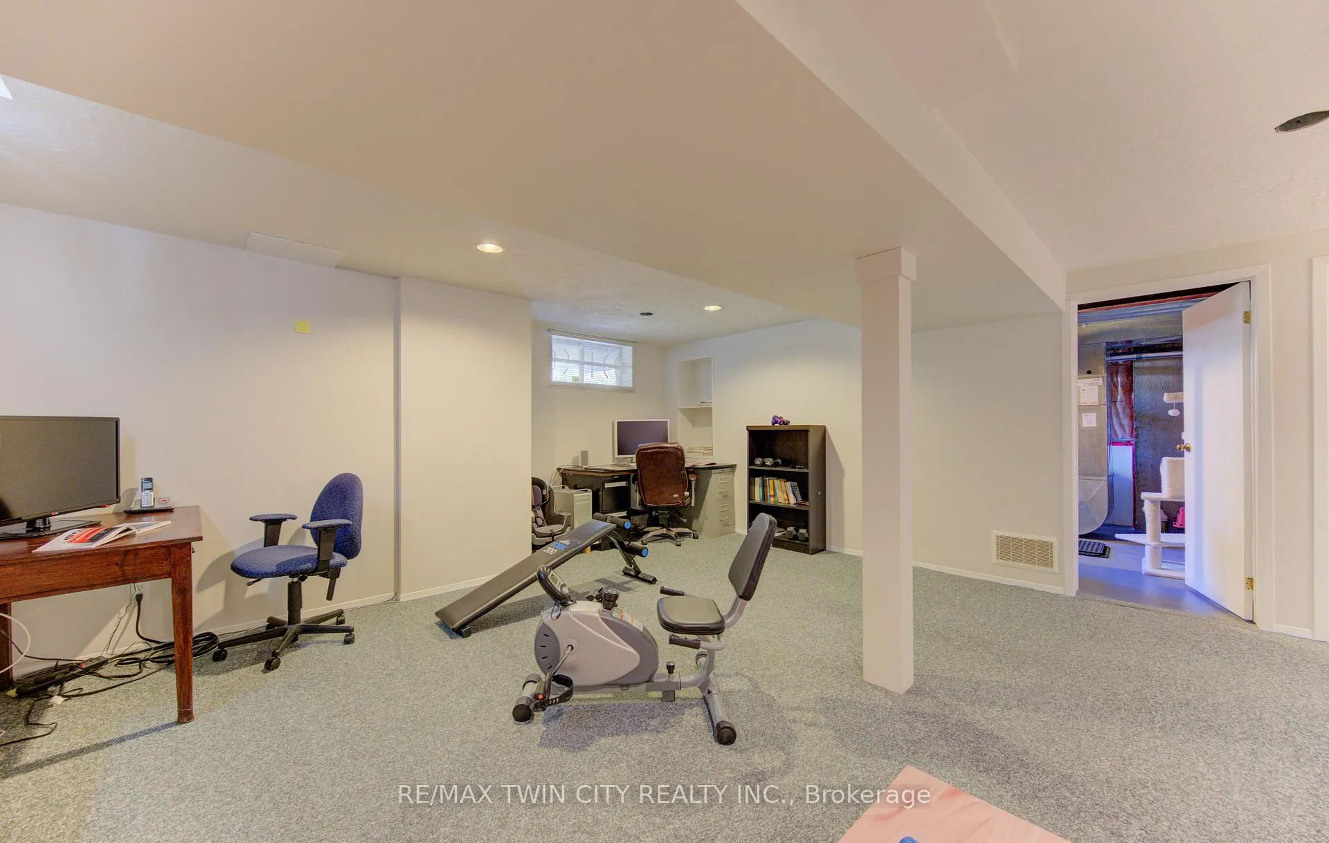 Photo 29 of 498 Thorndale Drive, Waterloo — HOMEH