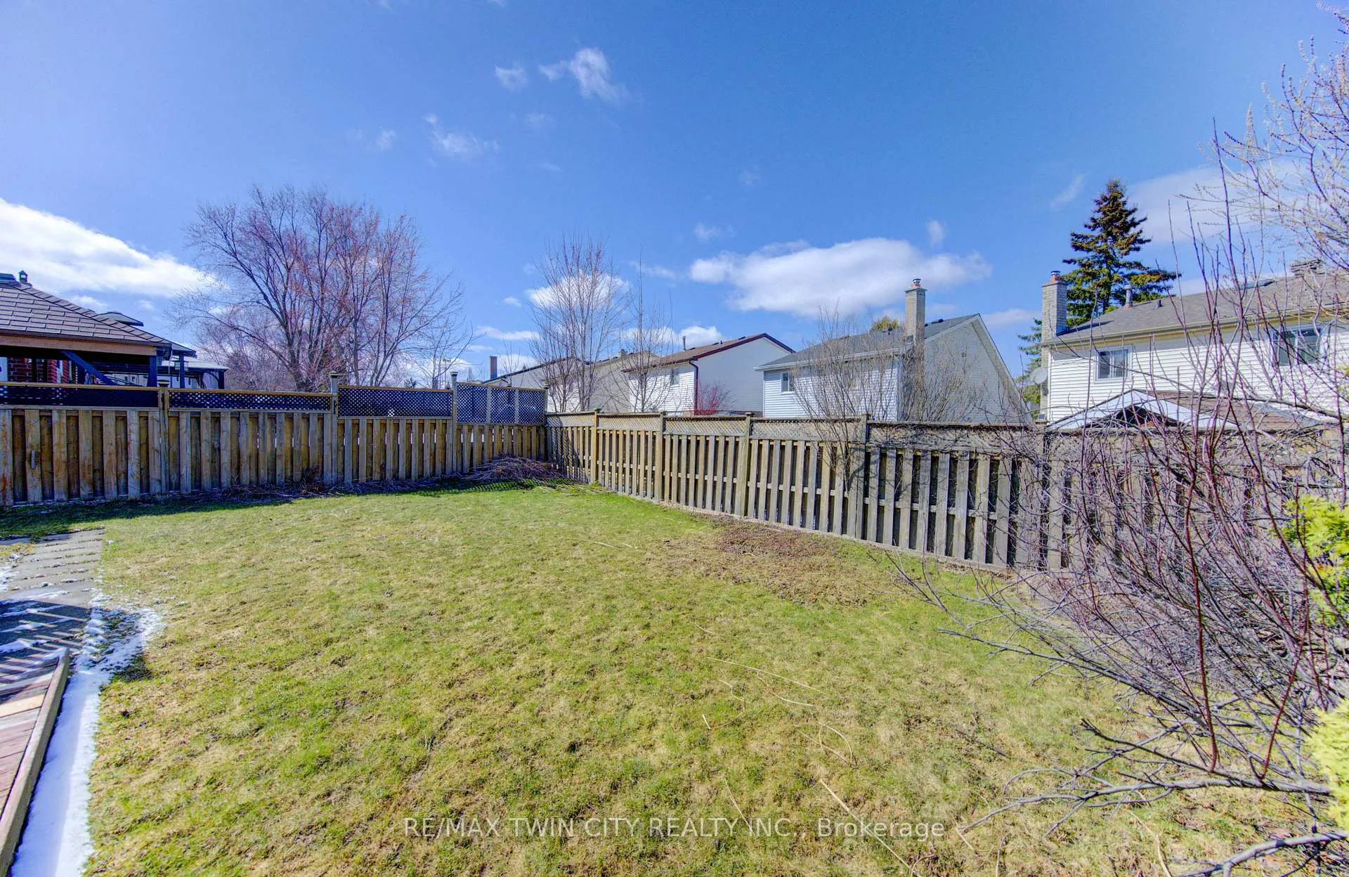 Photo 35 of 498 Thorndale Drive, Waterloo — HOMEH
