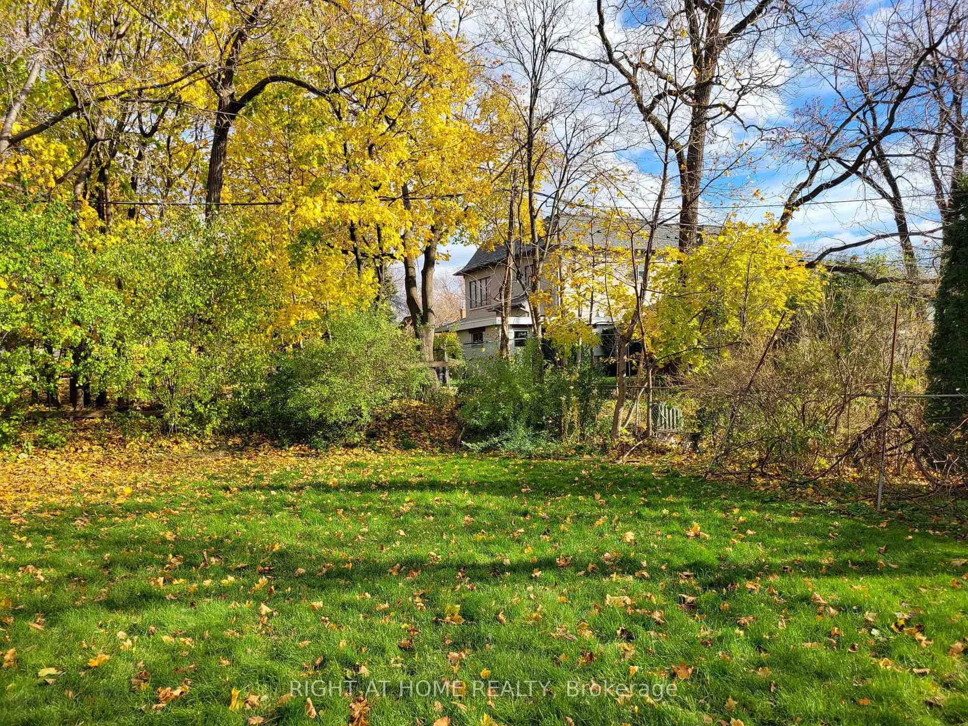 Photo 4 of 15 Blaketon Road, Etobicoke, Islington-City Centre West — HOMEH