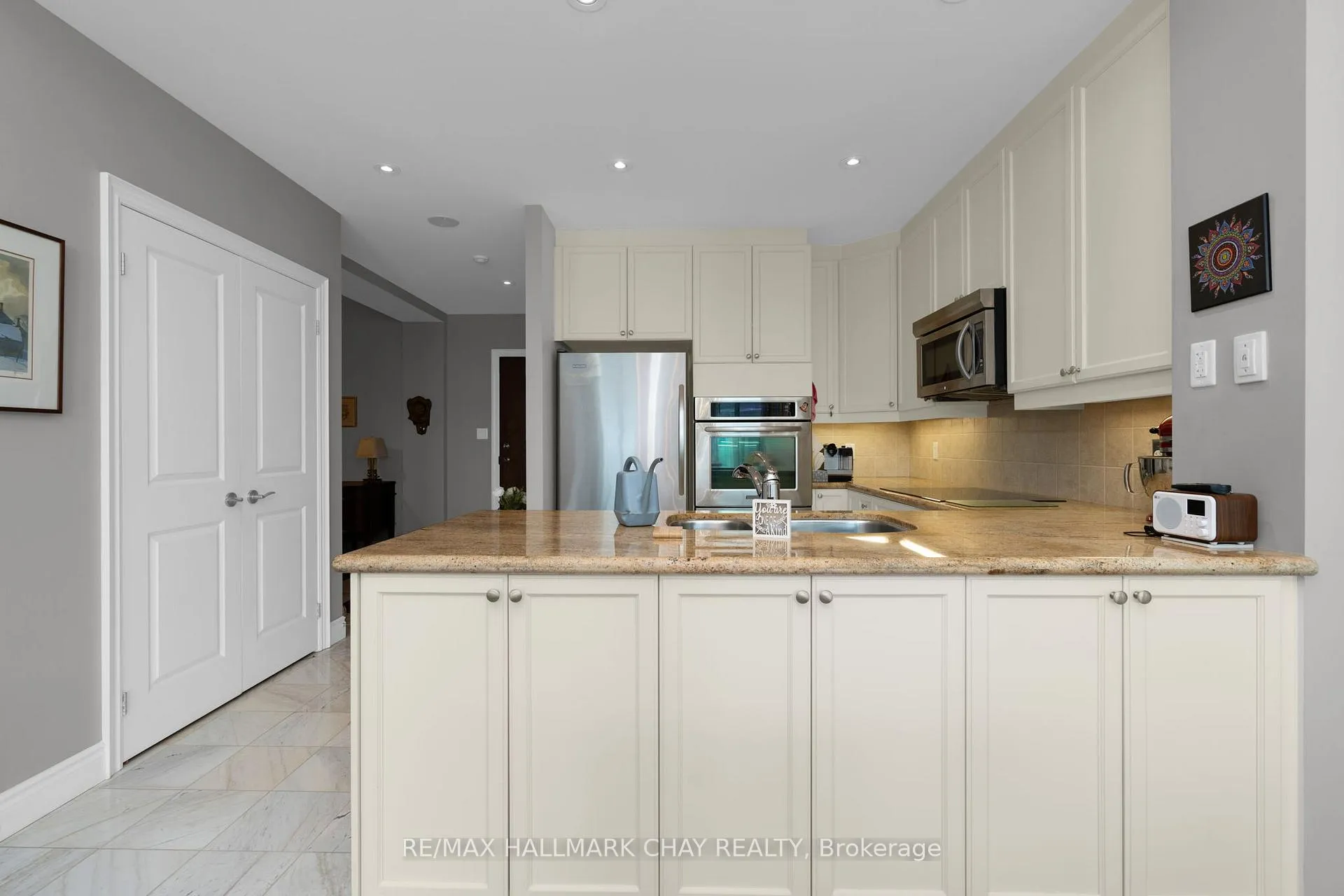 Photo 7 of Unit PH08, 33 Ellen Street, Barrie, City Centre — HOMEH
