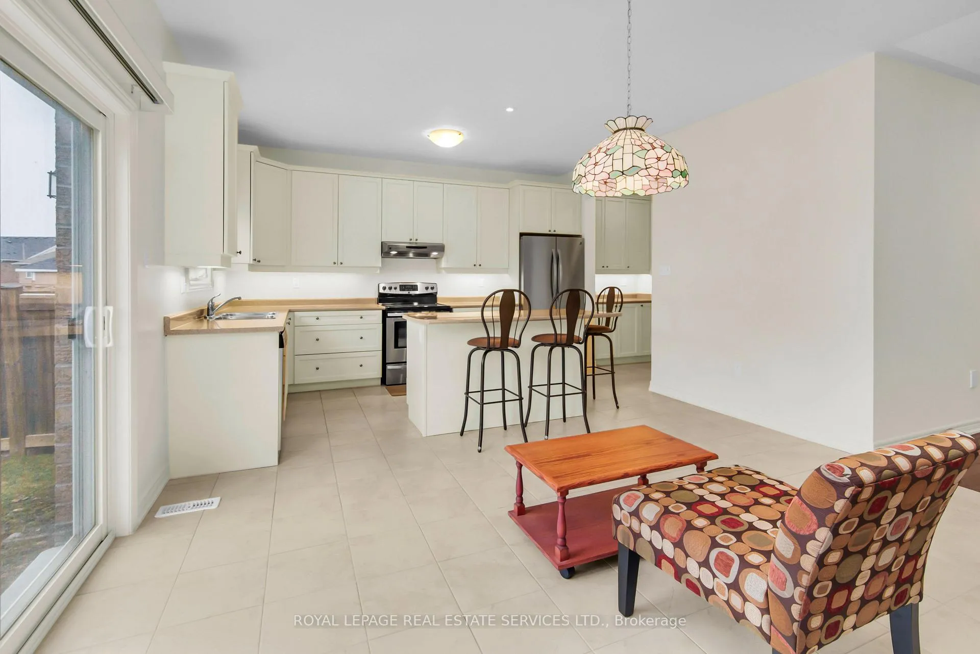 Photo 11 of 1714 Goldsmith Drive, Oshawa, Taunton — HOMEH