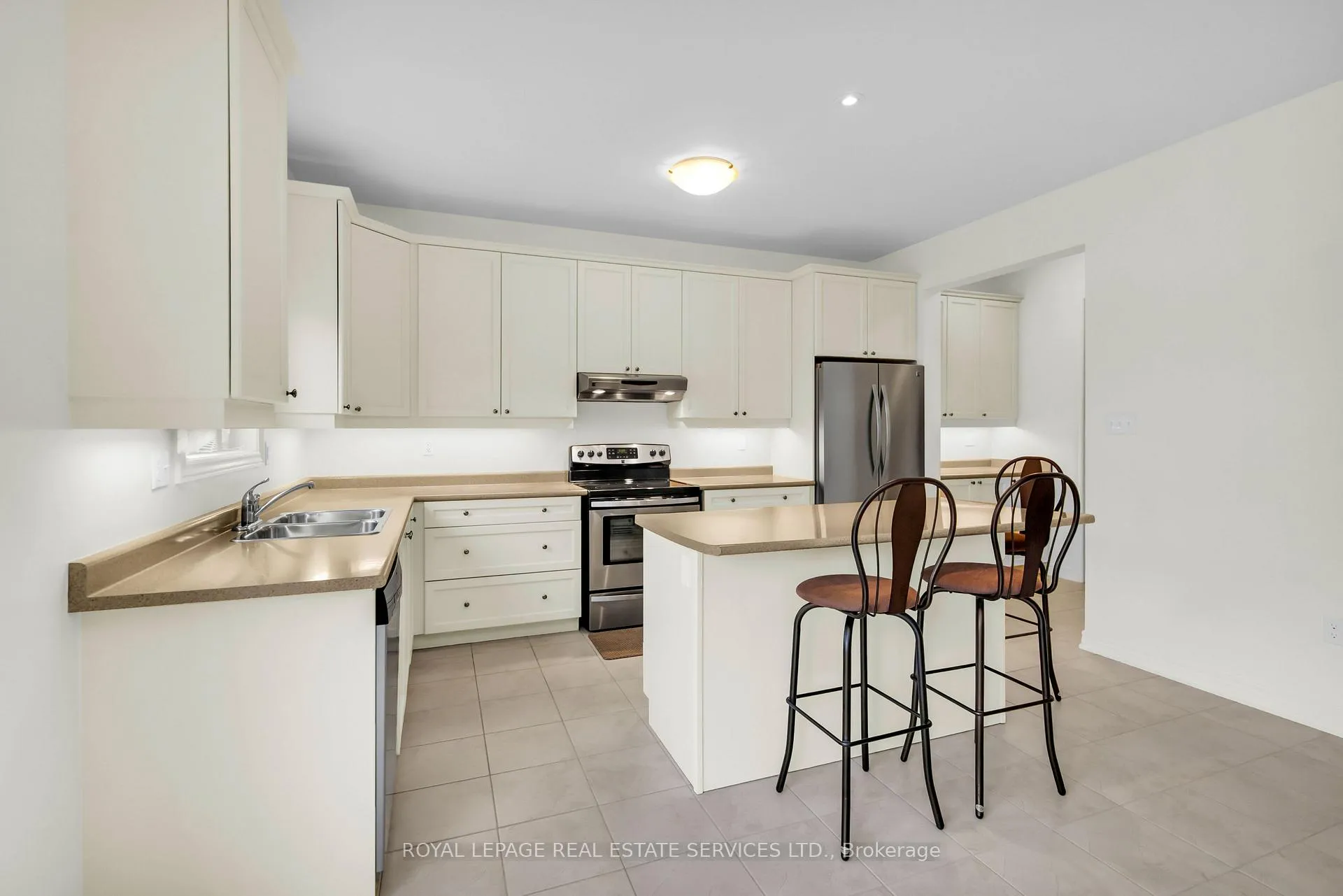 Photo 12 of 1714 Goldsmith Drive, Oshawa, Taunton — HOMEH