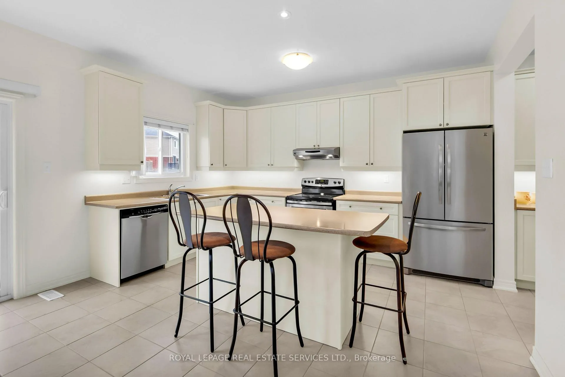 Photo 13 of 1714 Goldsmith Drive, Oshawa, Taunton — HOMEH