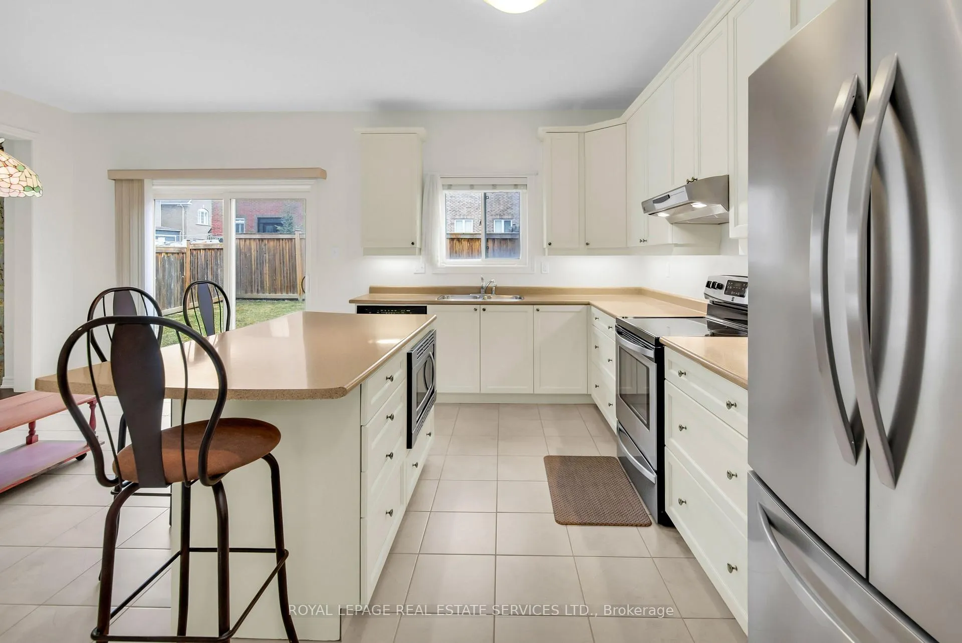 Photo 14 of 1714 Goldsmith Drive, Oshawa, Taunton — HOMEH