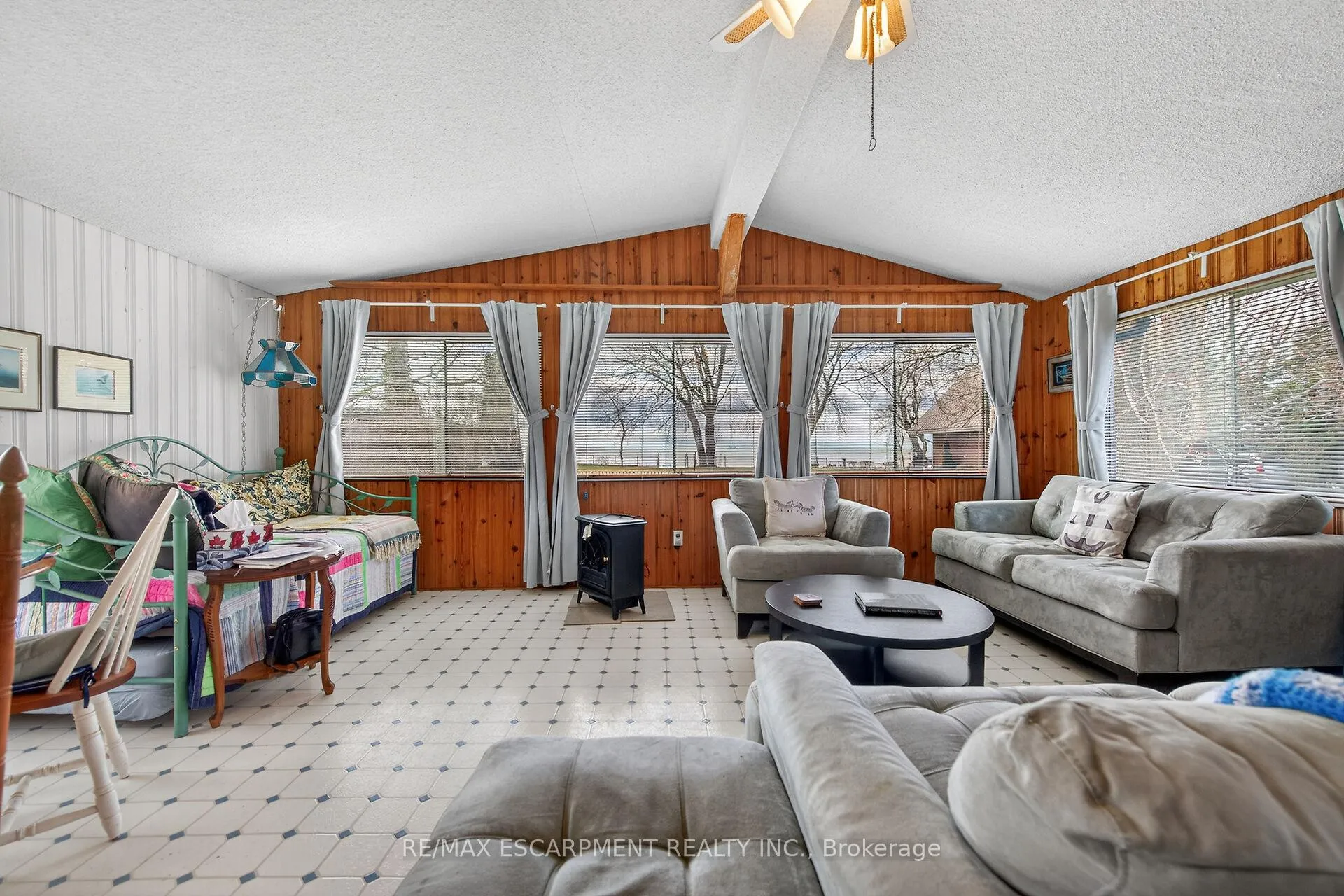 Photo 8 of 10 Anchor Lane, Haldimand — HOMEH