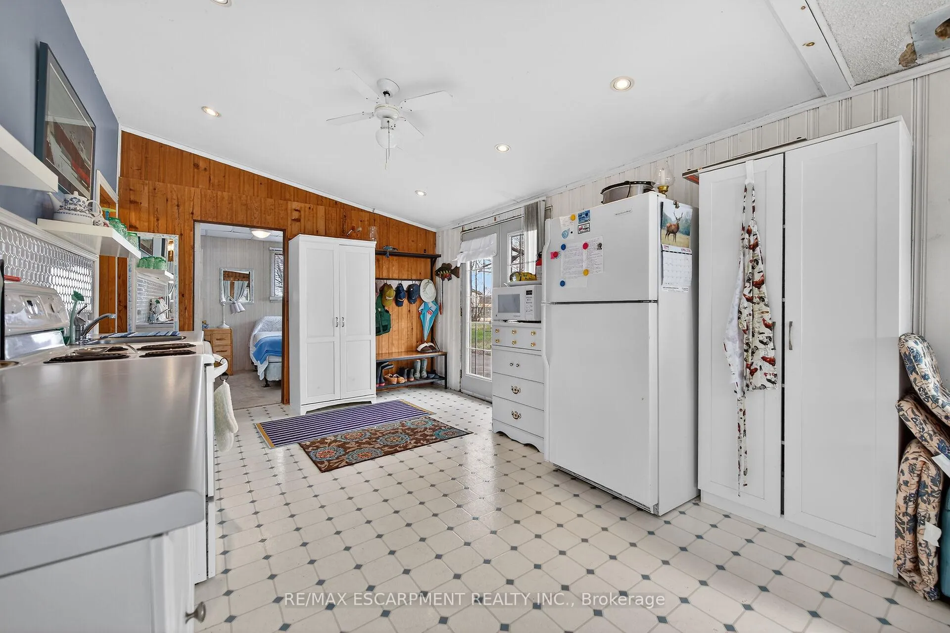 Photo 16 of 10 Anchor Lane, Haldimand — HOMEH
