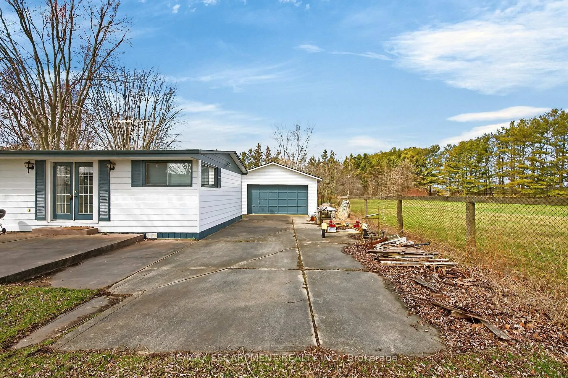 Photo 32 of 10 Anchor Lane, Haldimand — HOMEH