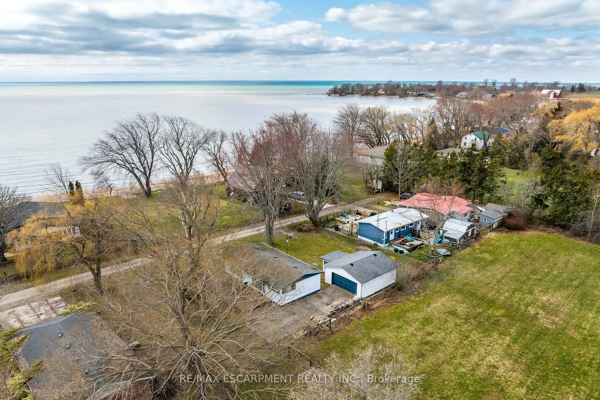 Photo 36 of 10 Anchor Lane, Haldimand — HOMEH