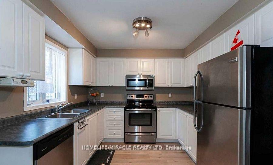 Photo 5 of 36 Bramcedar Crescent, Brampton, Northwest Sandalwood Parkway — HOMEH