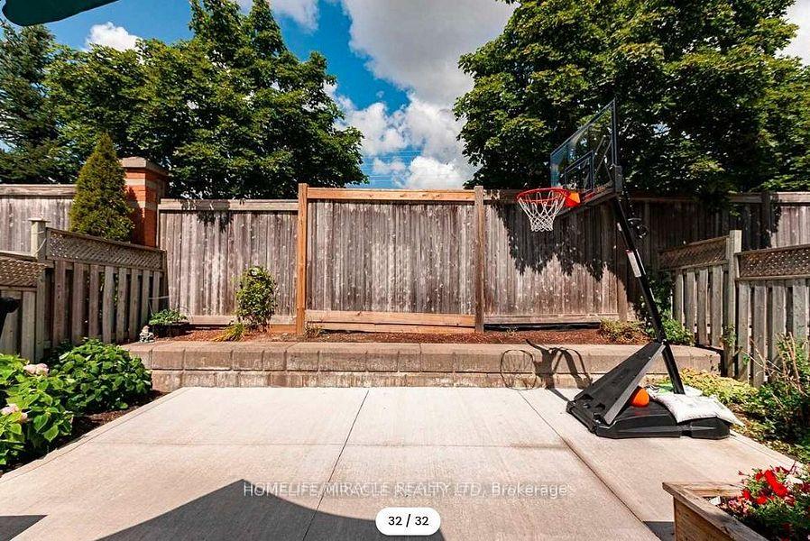 Photo 12 of 36 Bramcedar Crescent, Brampton, Northwest Sandalwood Parkway — HOMEH