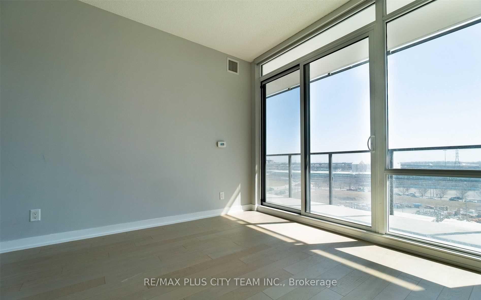 Photo 3 of Unit S609, 120 Bayview Avenue, Toronto, Waterfront Communities — HOMEH