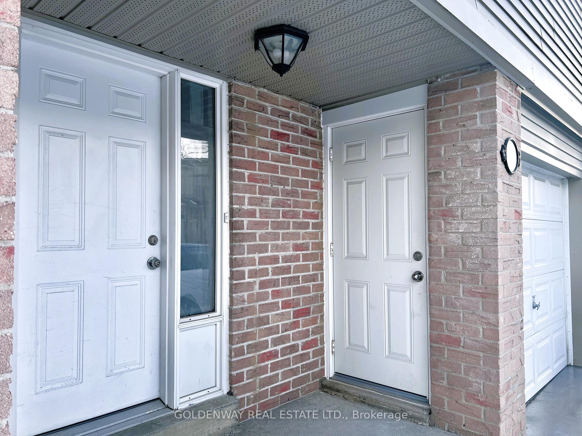 Photo 2 of 35 New Port Way, Markham, Thornhill — HOMEH