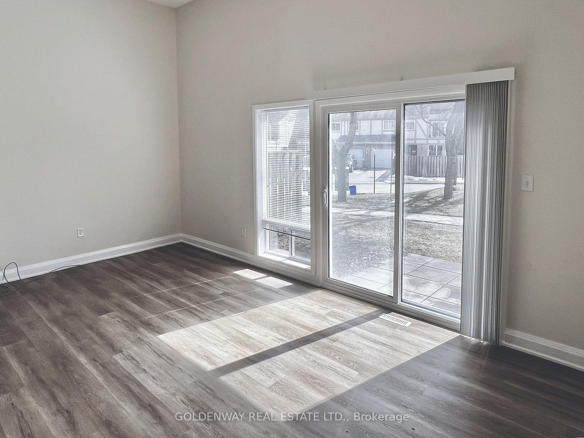 Photo 4 of 35 New Port Way, Markham, Thornhill — HOMEH