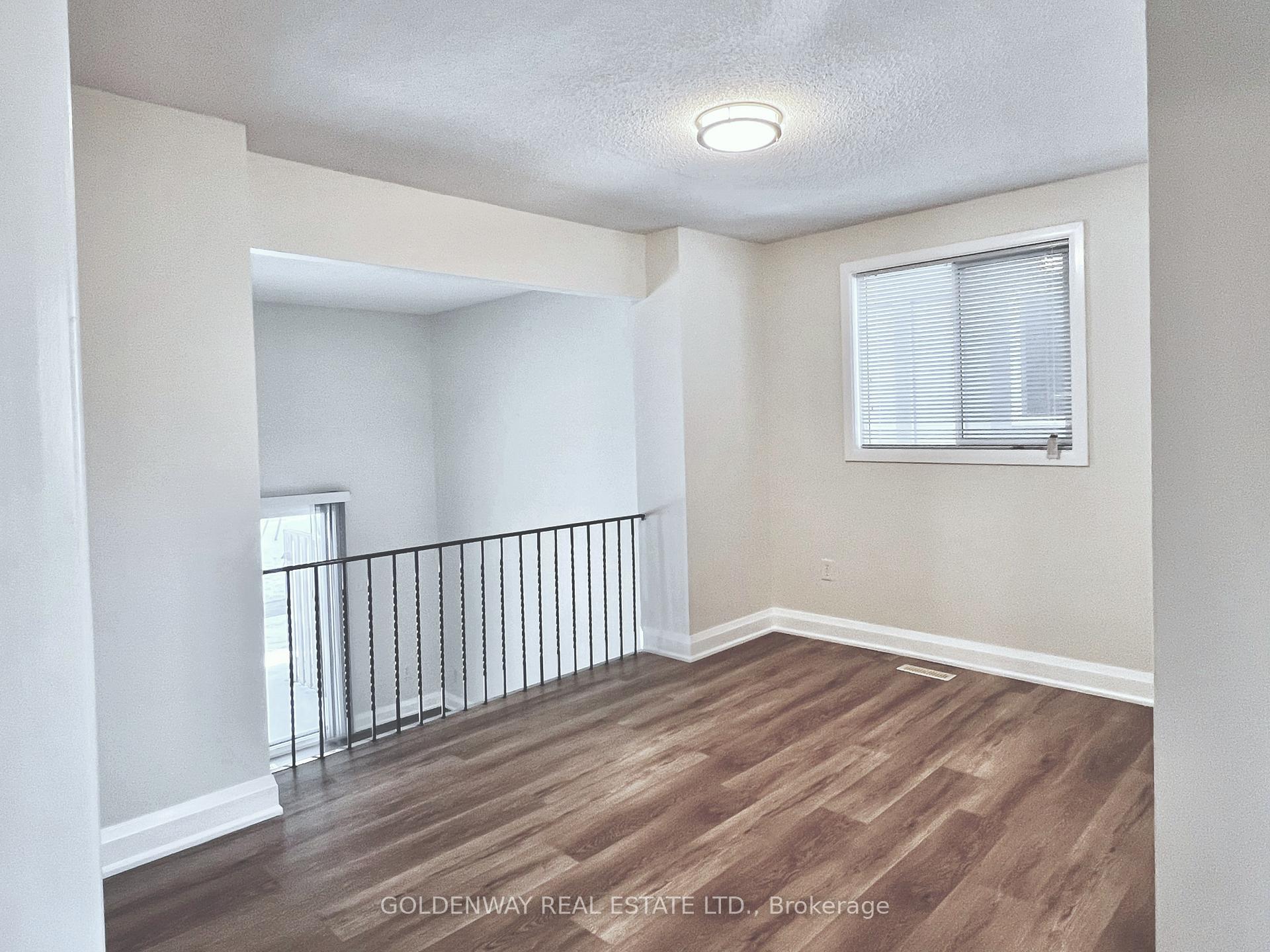 Photo 5 of 35 New Port Way, Markham, Thornhill — HOMEH