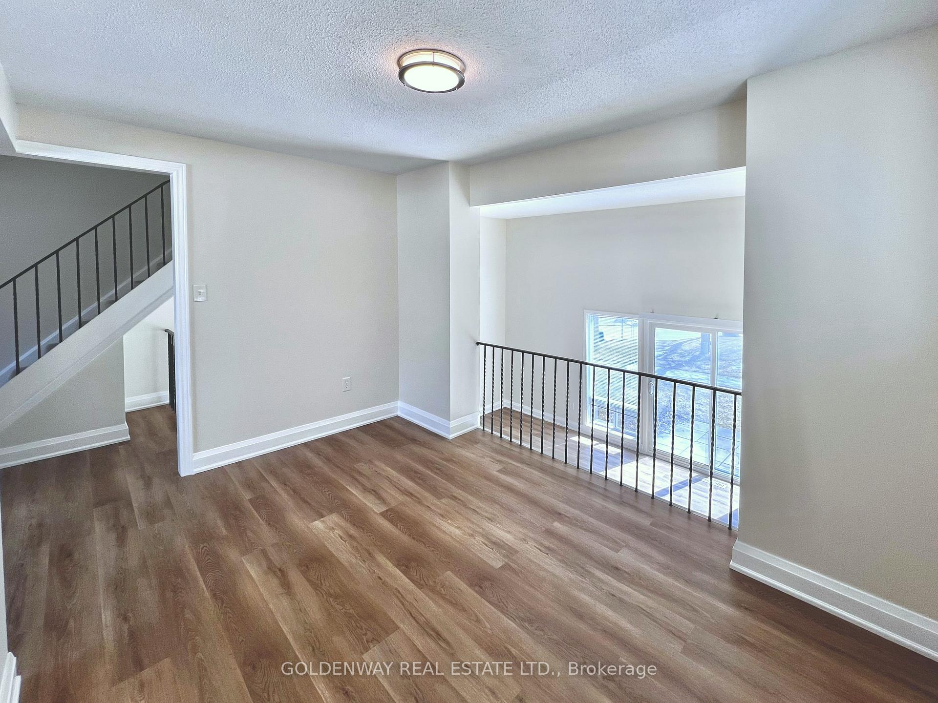 Photo 6 of 35 New Port Way, Markham, Thornhill — HOMEH