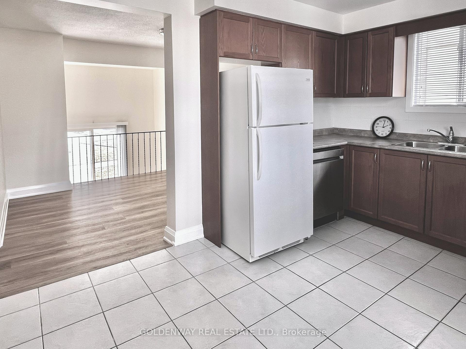 Photo 7 of 35 New Port Way, Markham, Thornhill — HOMEH