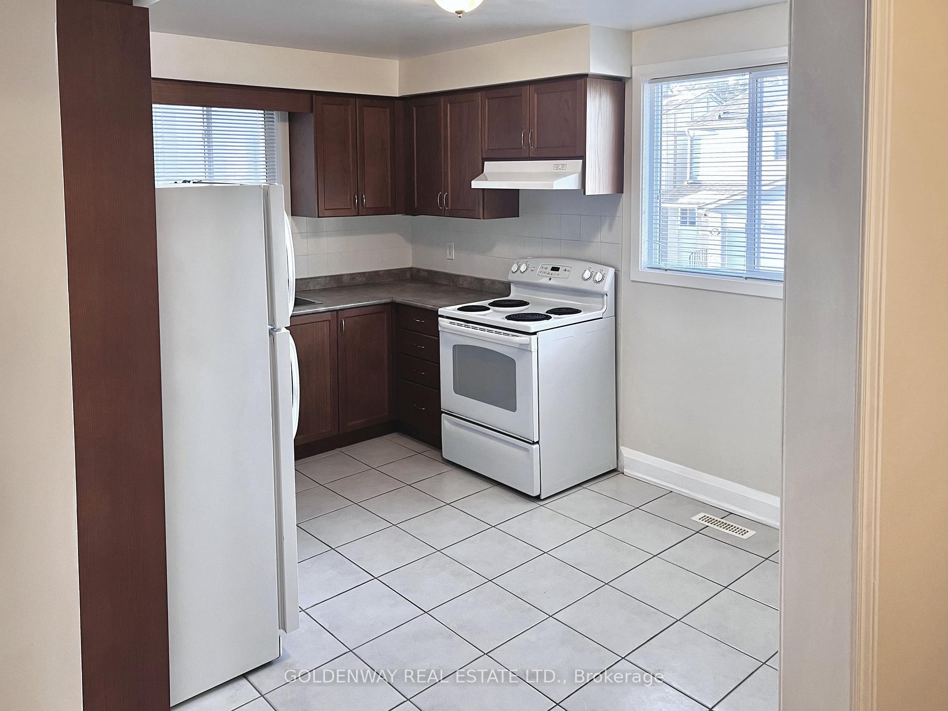 Photo 8 of 35 New Port Way, Markham, Thornhill — HOMEH
