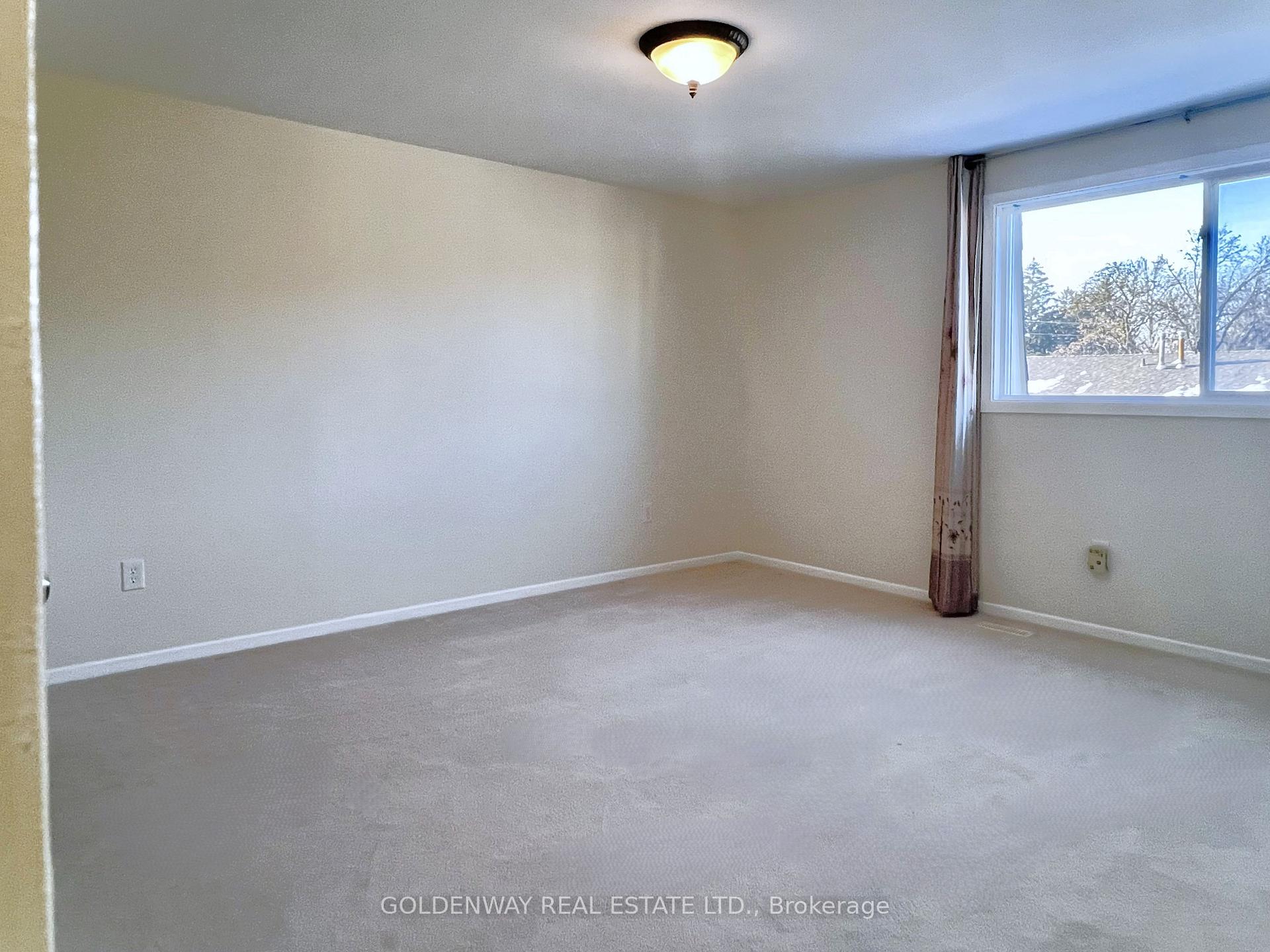 Photo 9 of 35 New Port Way, Markham, Thornhill — HOMEH