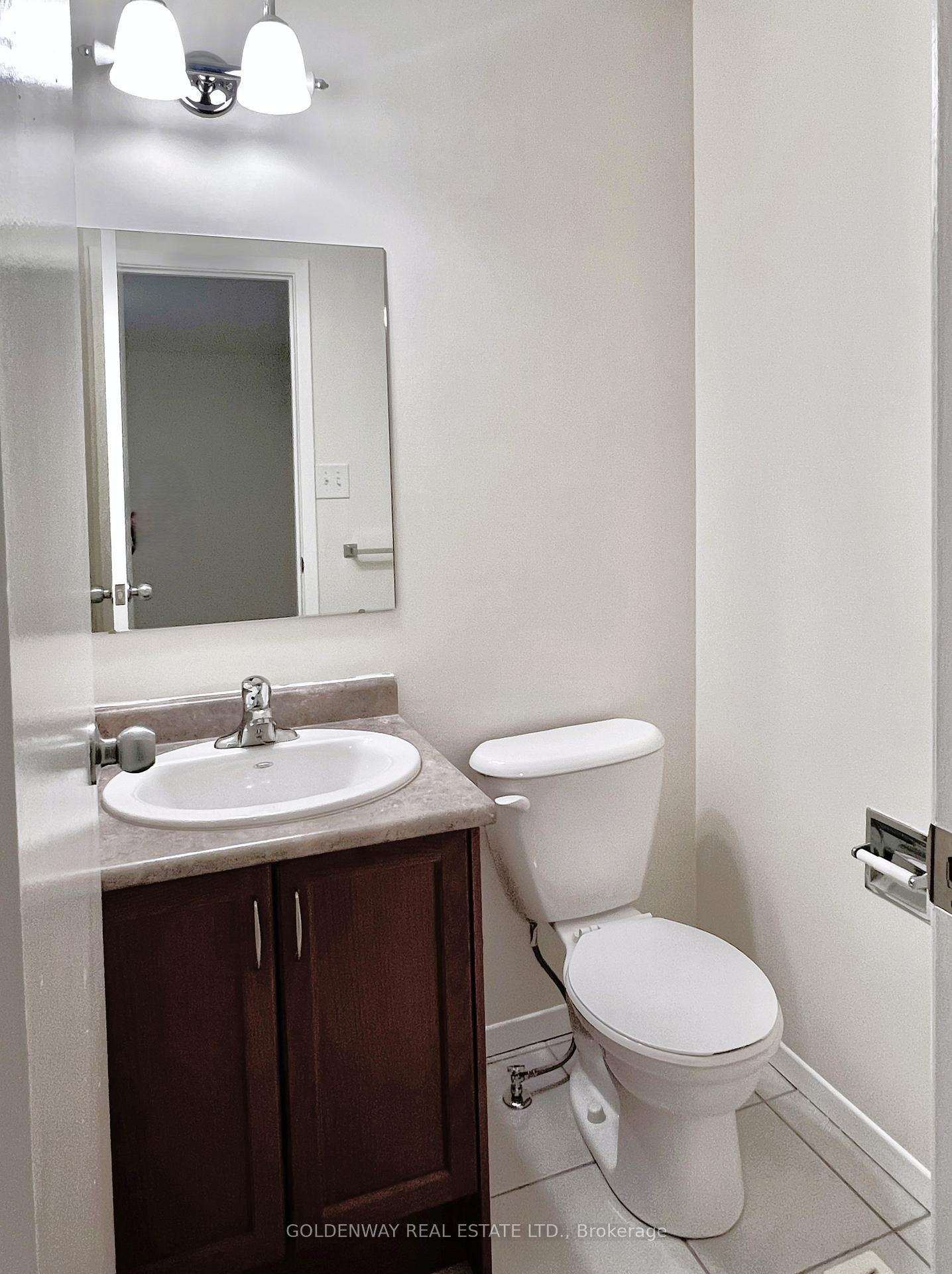 Photo 11 of 35 New Port Way, Markham, Thornhill — HOMEH
