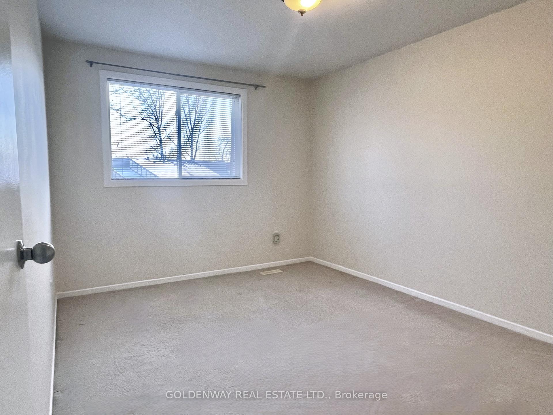 Photo 12 of 35 New Port Way, Markham, Thornhill — HOMEH
