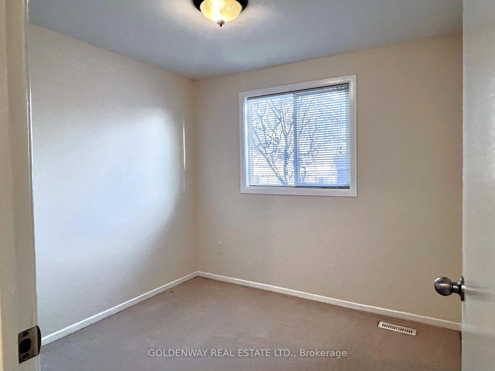 Photo 13 of 35 New Port Way, Markham, Thornhill — HOMEH