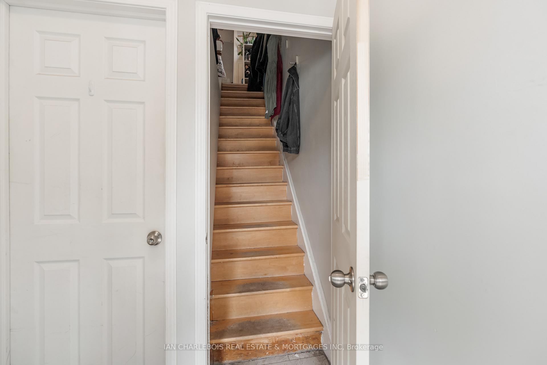 Photo 2 of Unit A, 5 Rosebery Avenue, Ottawa, Glebe — HOMEH