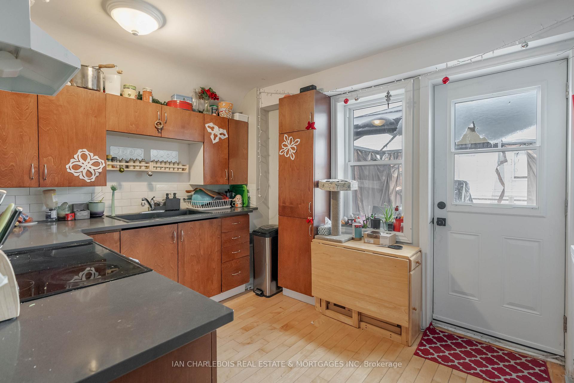Photo 5 of Unit A, 5 Rosebery Avenue, Ottawa, Glebe — HOMEH