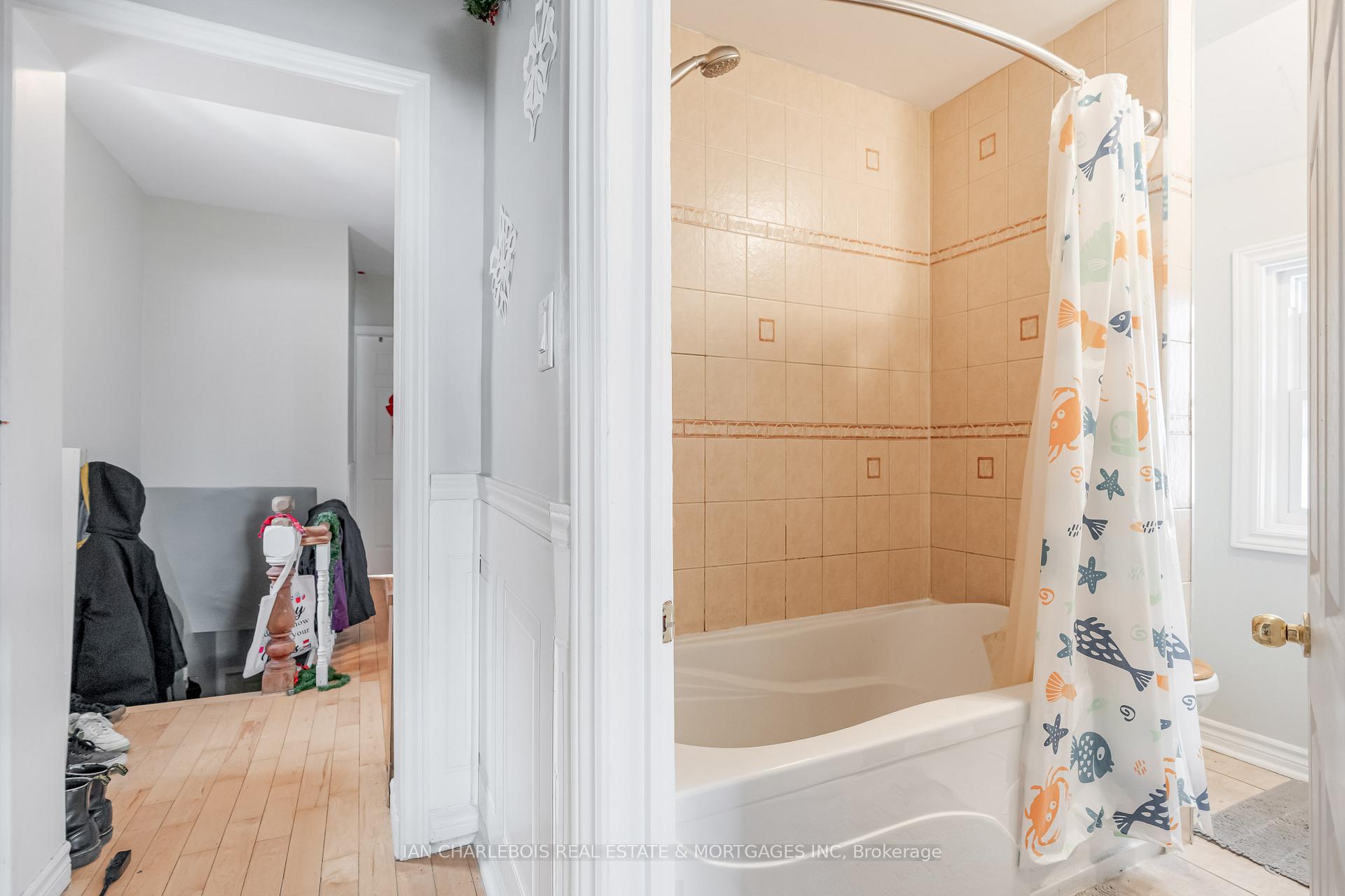 Photo 9 of Unit A, 5 Rosebery Avenue, Ottawa, Glebe — HOMEH