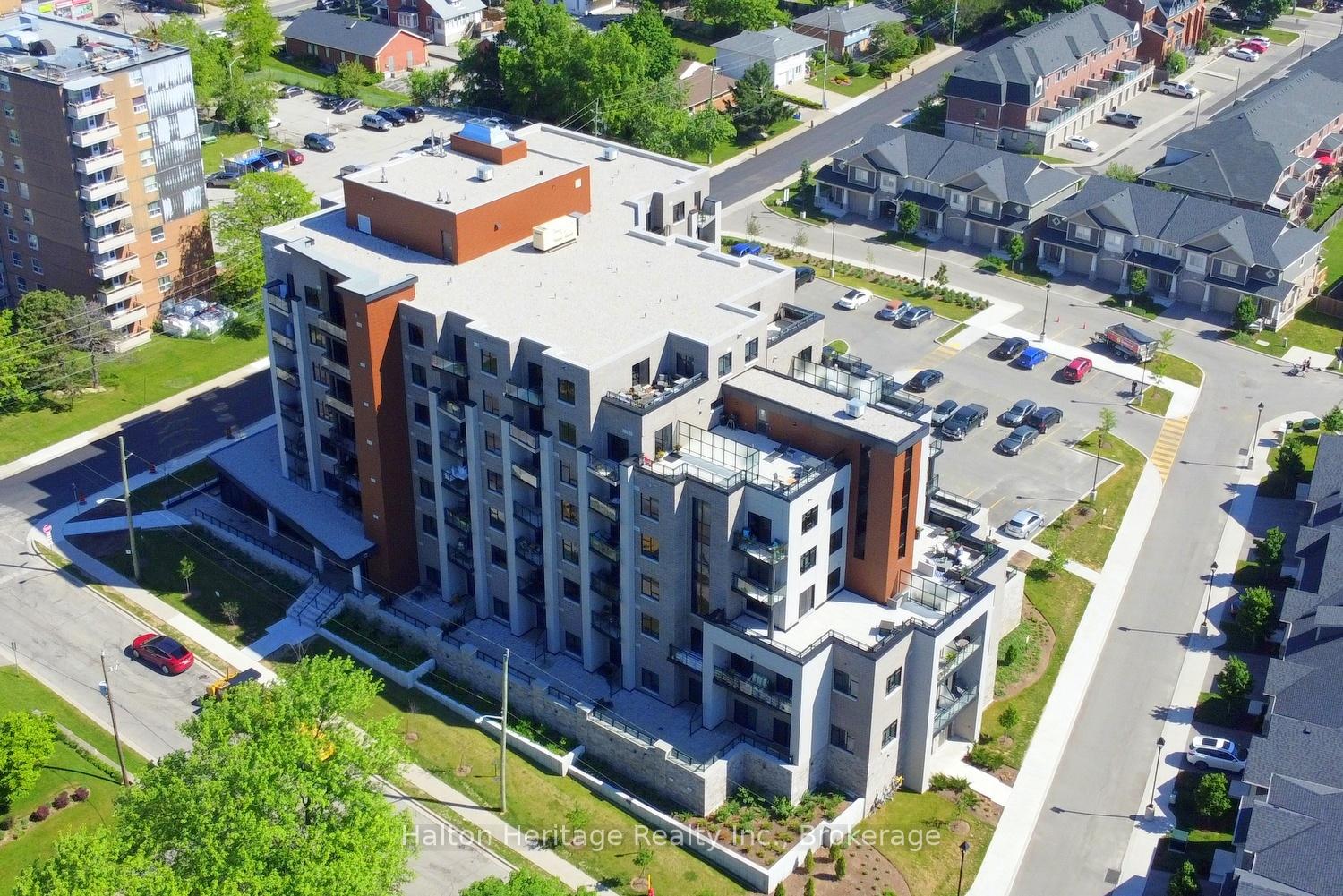 Photo 3 of Unit 106, 30 Hamilton Street S, Hamilton, Waterdown — HOMEH