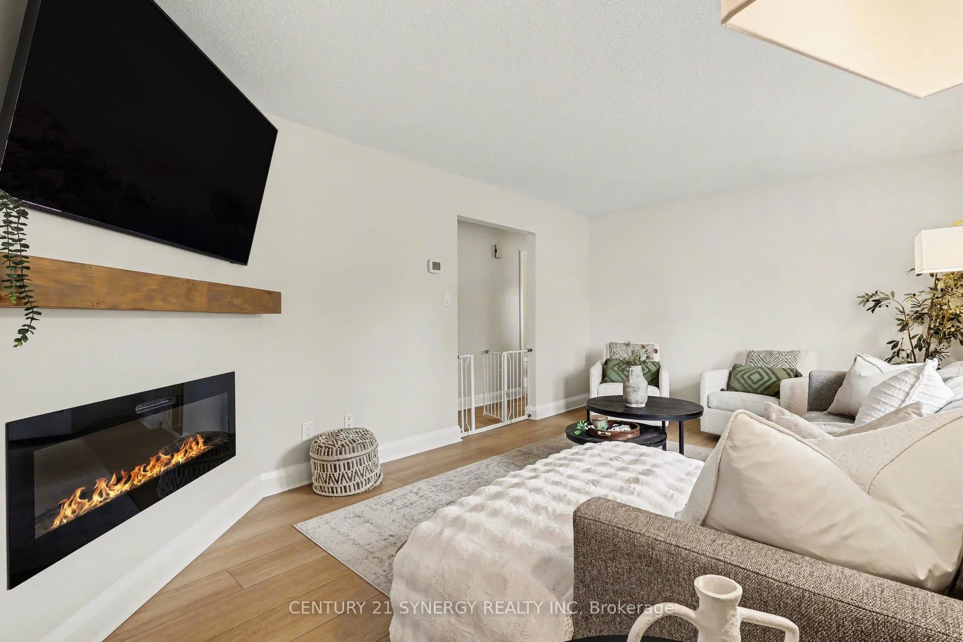 Photo 4 of 771 Vinette Crescent, Ottawa, Chatelaine Village — HOMEH
