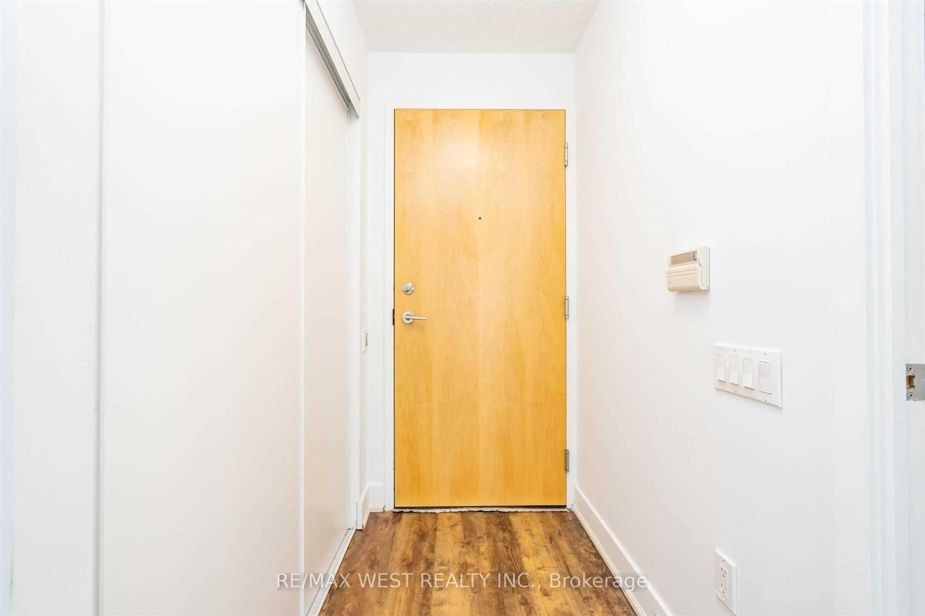 Photo 7 of Unit 1402, 1048 Broadview Avenue, Toronto, Broadview North — HOMEH