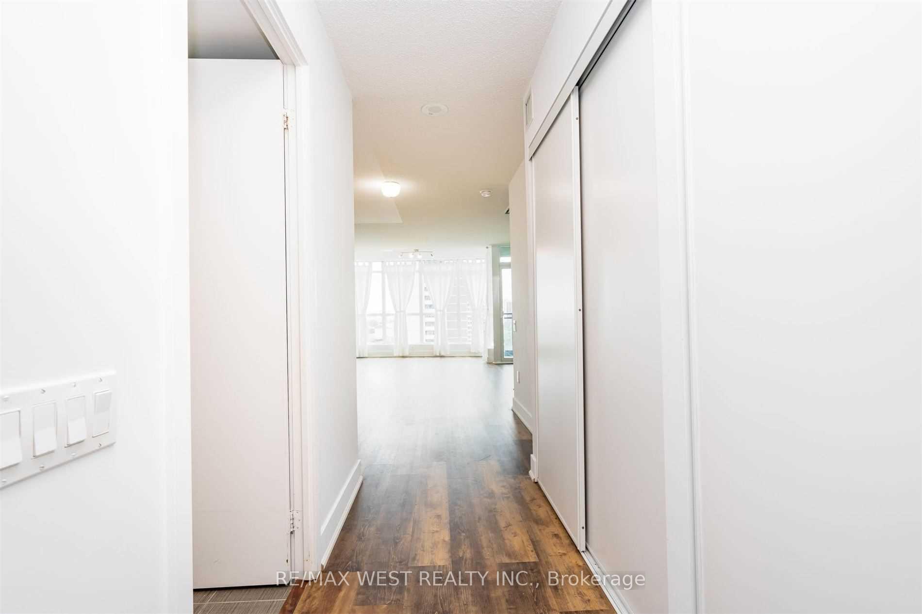 Photo 8 of Unit 1402, 1048 Broadview Avenue, Toronto, Broadview North — HOMEH