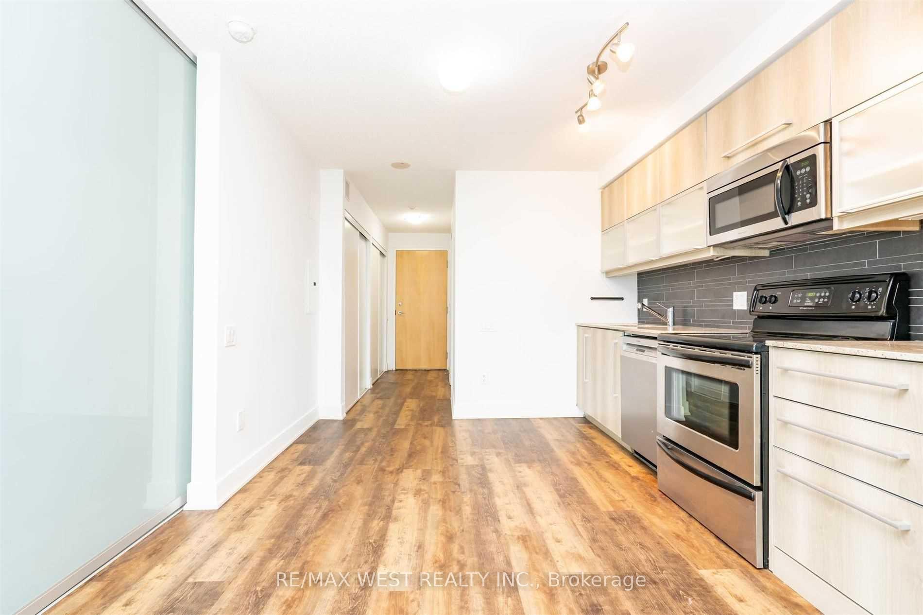 Photo 13 of Unit 1402, 1048 Broadview Avenue, Toronto, Broadview North — HOMEH