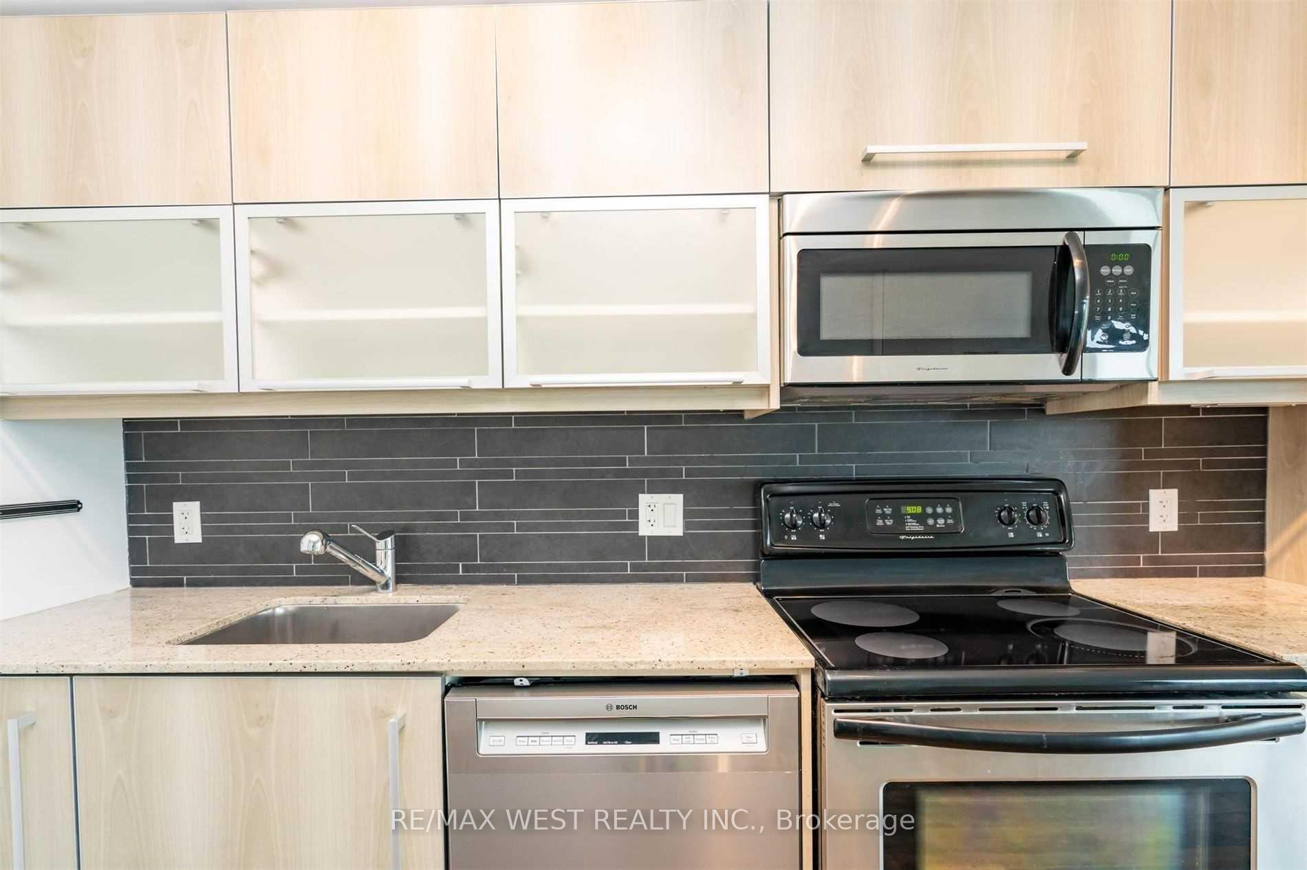 Photo 14 of Unit 1402, 1048 Broadview Avenue, Toronto, Broadview North — HOMEH