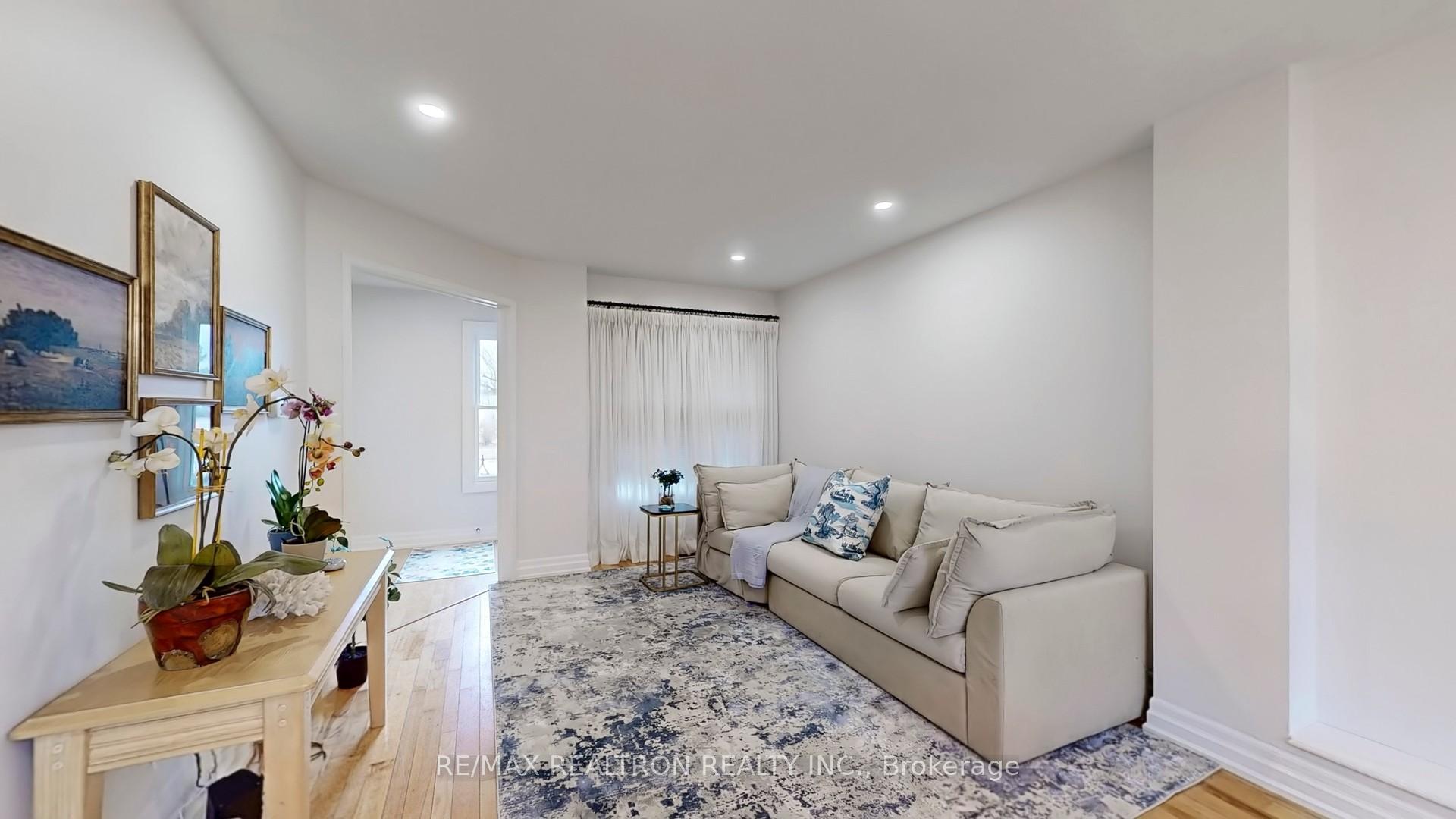 Photo 5 of 58 Plowman Drive, Ajax, Central — HOMEH