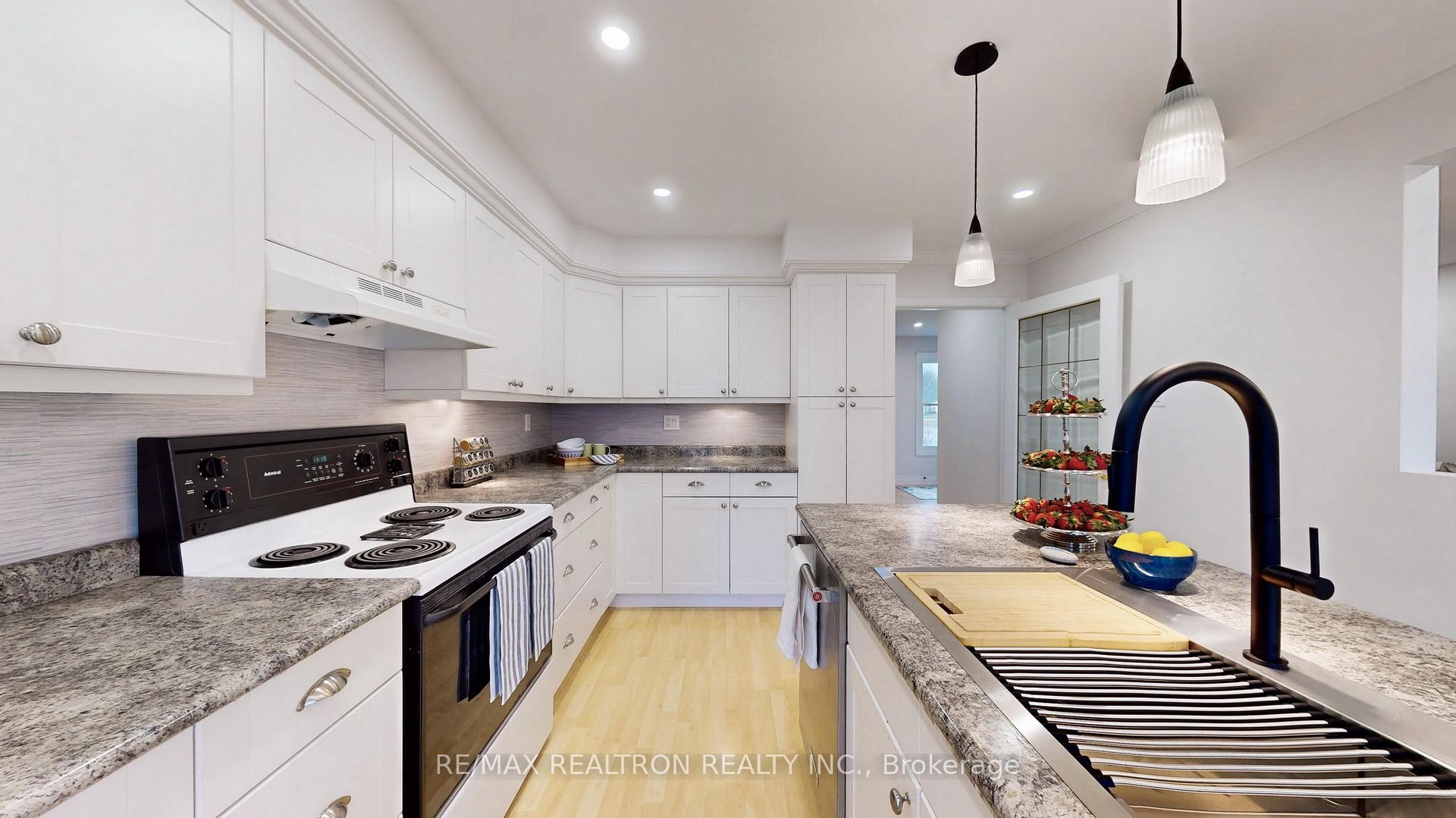Photo 11 of 58 Plowman Drive, Ajax, Central — HOMEH
