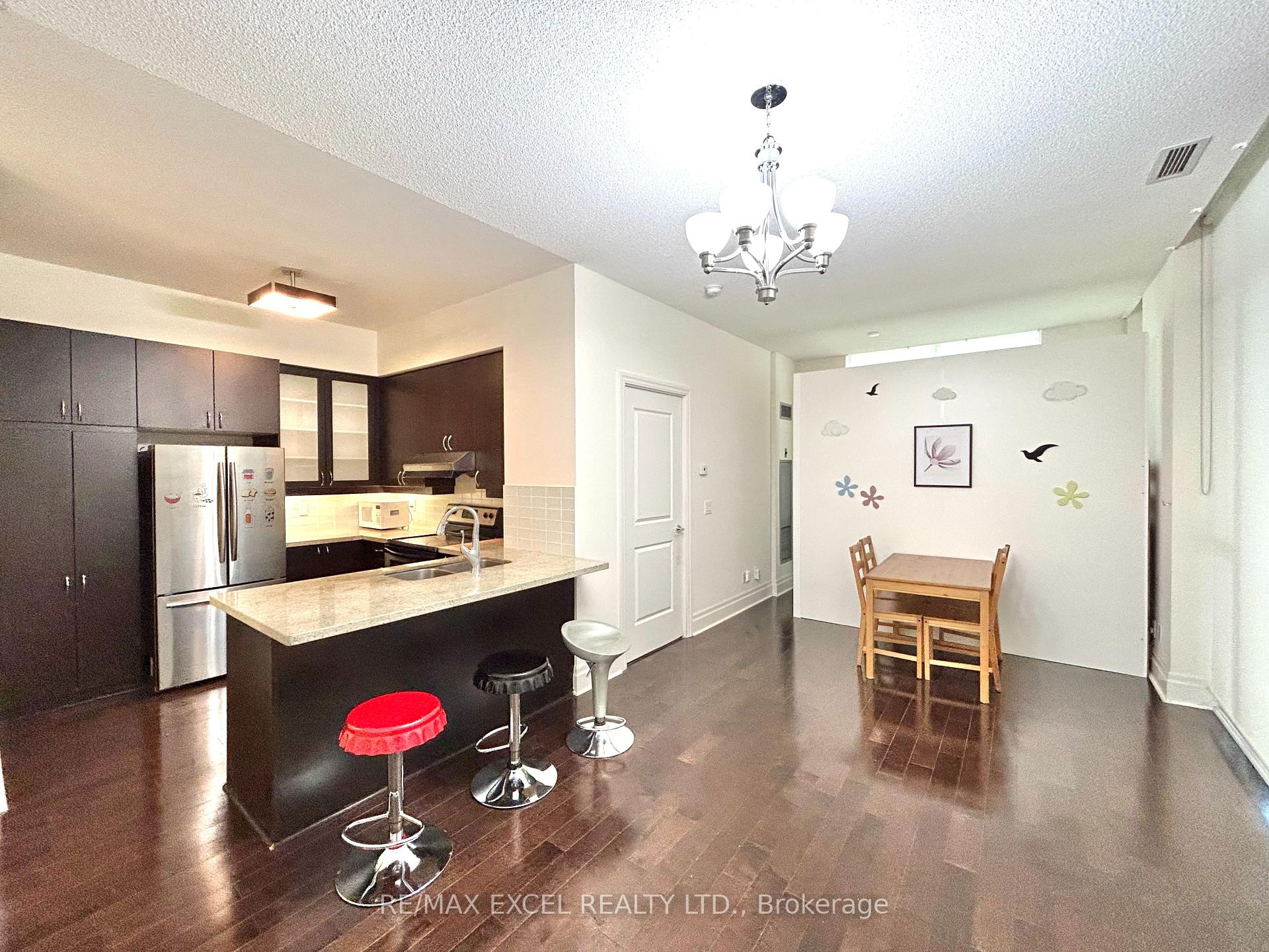 Photo 4 of Unit 110, 1 Upper Duke-Master bedroom Crescent, Markham, Unionville — HOMEH