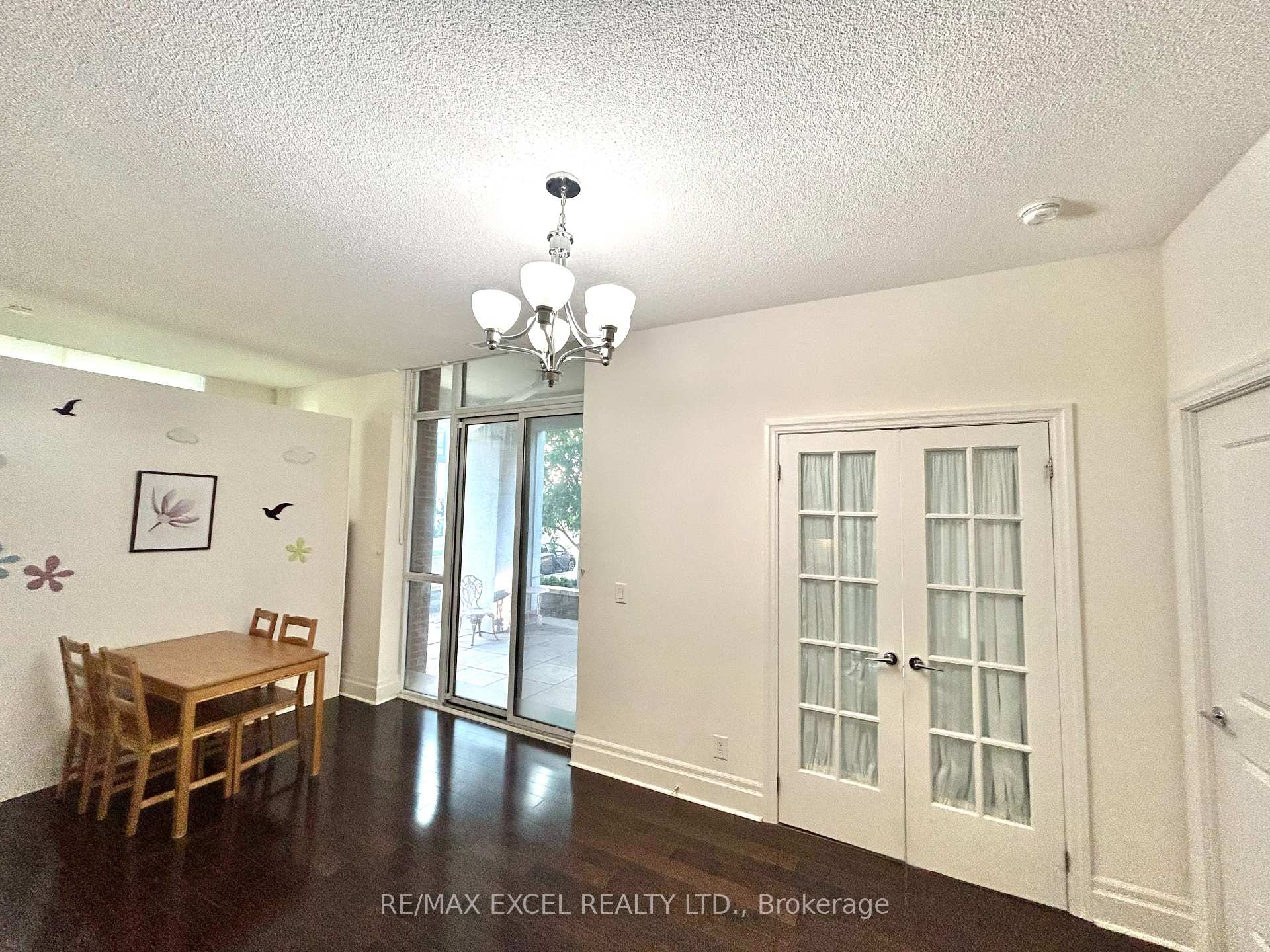 Photo 6 of Unit 110, 1 Upper Duke-Master bedroom Crescent, Markham, Unionville — HOMEH