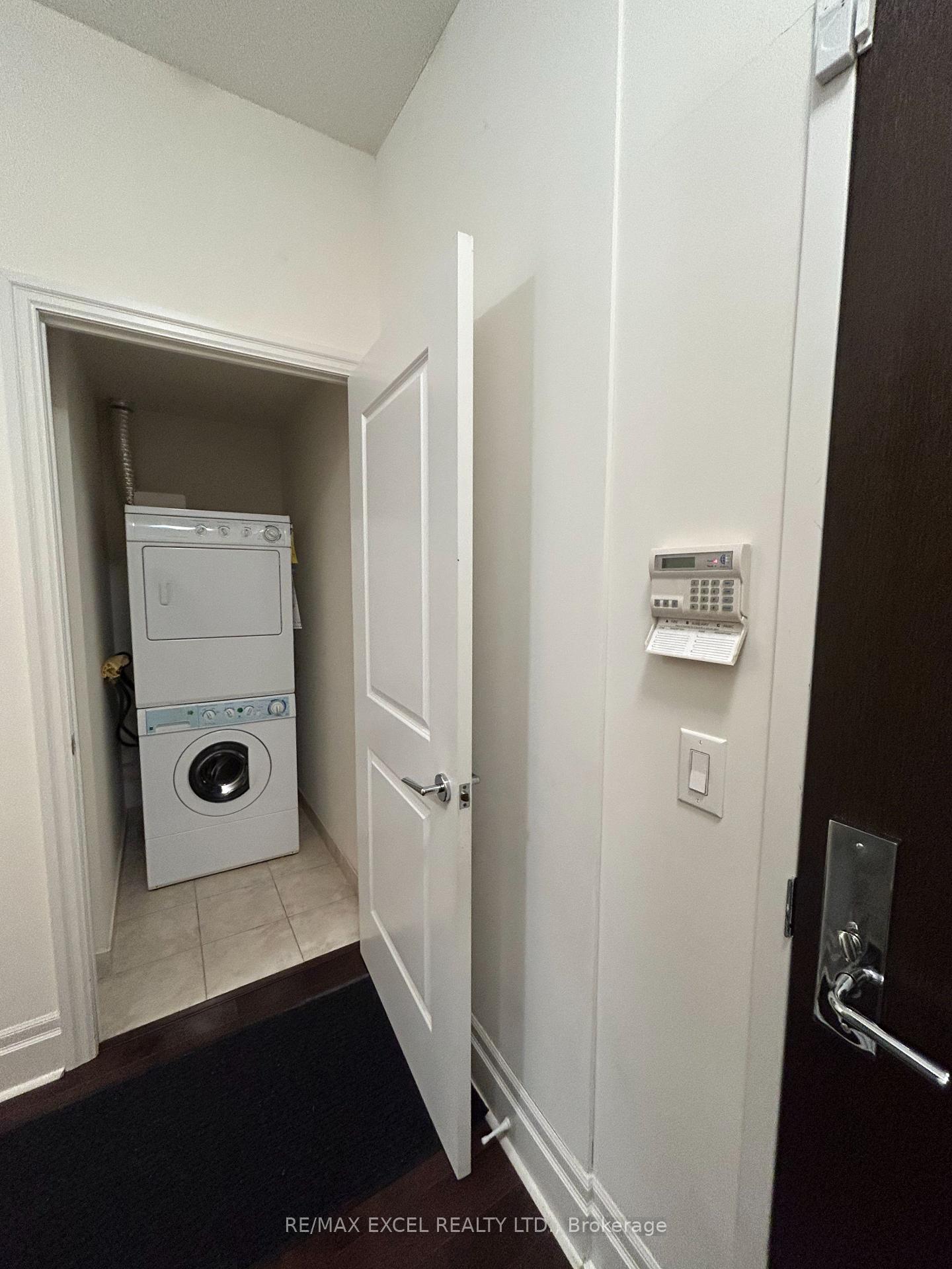 Photo 7 of Unit 110, 1 Upper Duke-Master bedroom Crescent, Markham, Unionville — HOMEH