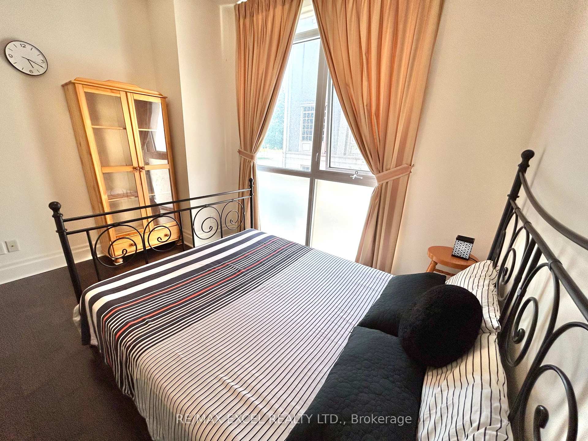 Photo 10 of Unit 110, 1 Upper Duke-Master bedroom Crescent, Markham, Unionville — HOMEH