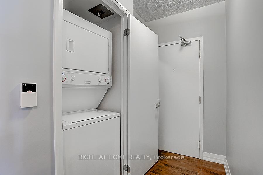 Photo 8 of Unit 3509, 21 Carlton Street, Toronto, Church-Yonge Corridor — HOMEH