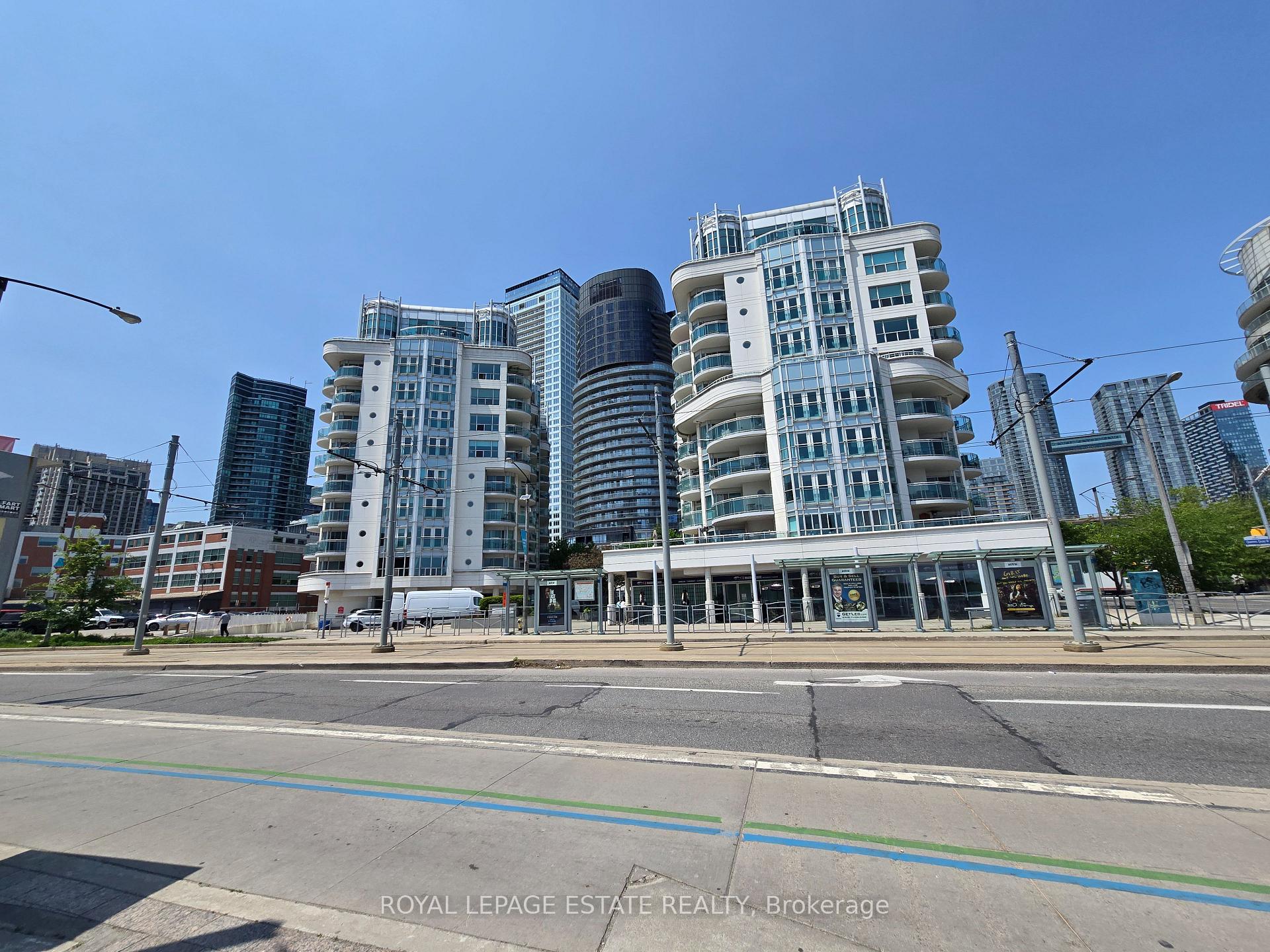 Front of Unit 632, 600 Queens Quay W