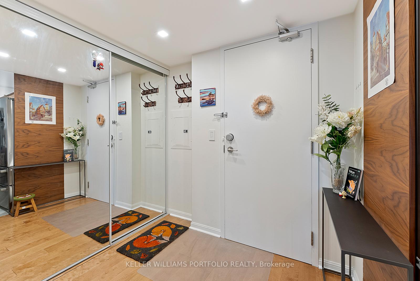 Photo 3 of Unit 401, 330 Adelaide Street E, Toronto, Moss Park — HOMEH