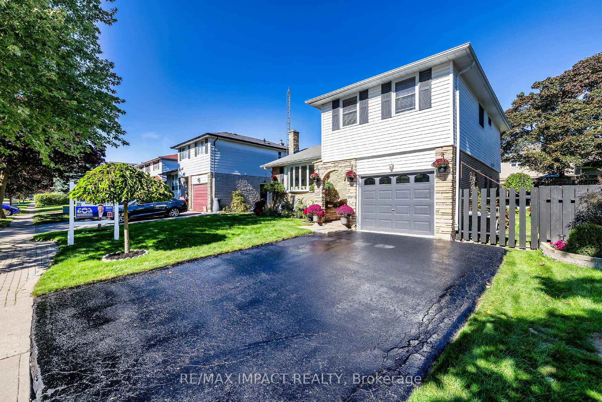 Photo 1 of 30 Hetherington Drive, Clarington, Bowmanville — HOMEH