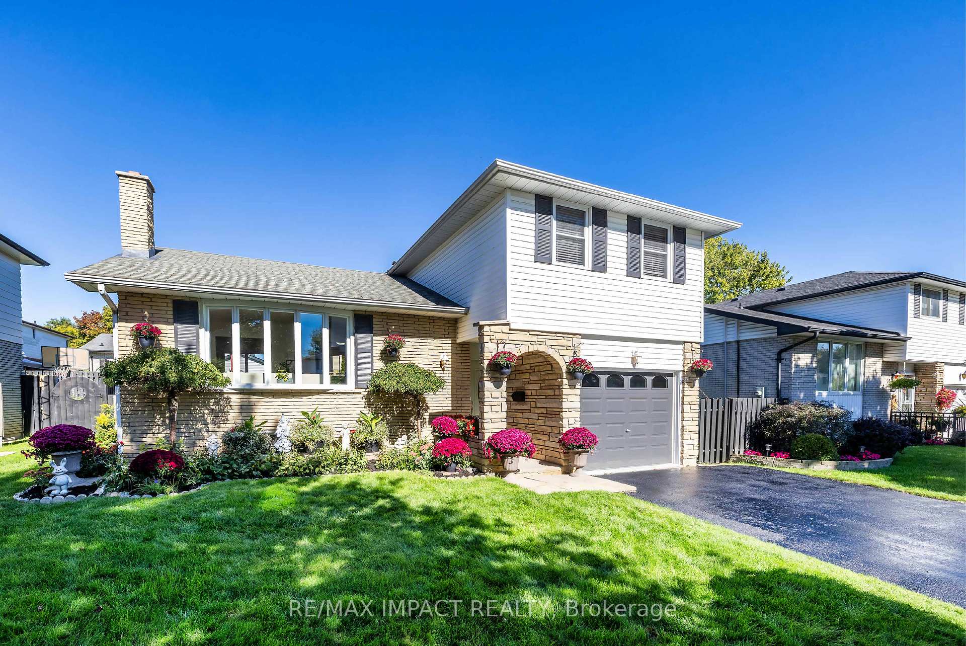 Photo 2 of 30 Hetherington Drive, Clarington, Bowmanville — HOMEH