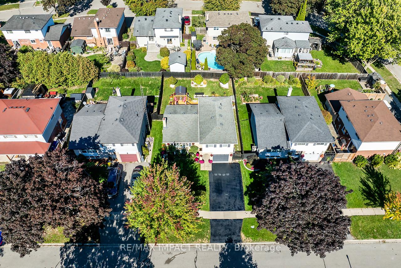 Photo 4 of 30 Hetherington Drive, Clarington, Bowmanville — HOMEH